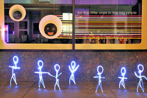 http://www.christopher-hibbert.com/web/light_painter_hibbert_1.jpg