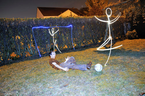 http://www.christopher-hibbert.com/web/light_painter_hibbert_4.jpg